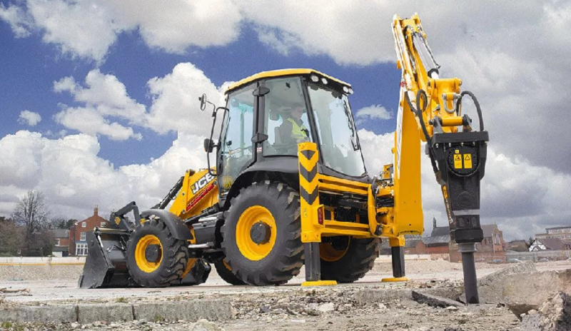 экскаватор-погрузчик JCB для ремонта дорог